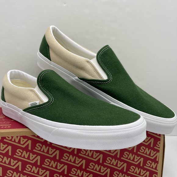 Vans Men’s Classic Slip-On
Twill Turtledove/Green
VN0A5JLXCOB Sneakers - Picture 2 of 16